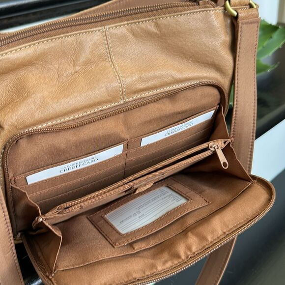 Genuine, leather, shoulder purse, soft, luxurious, neutral, tassel, clean - Picture 9 of 10